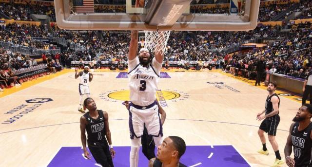 开云体育-变回内线怪兽！浓眉并未退化 和主帅长谈解除束缚