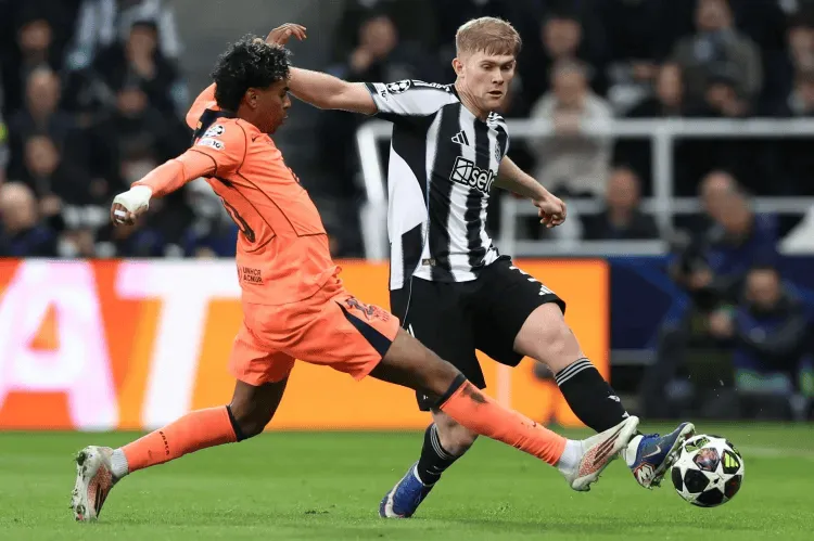 开云APP-泰晤士：限制亚马尔发挥，霍尔或任英格兰世界杯左后卫首发