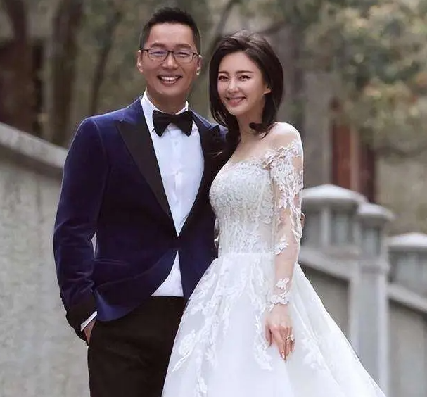 KAIYUN-2016年，张雨绮和相识70天的富商袁巴元闪婚，火速生下一对龙凤胎