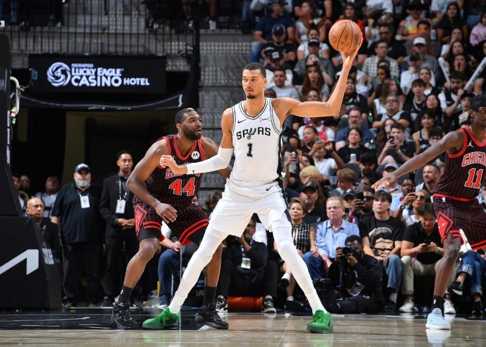 开云体育中国官方网站-文班41+16+3帽！马刺横扫公牛豪取9连胜 近27战25胜追雷霆